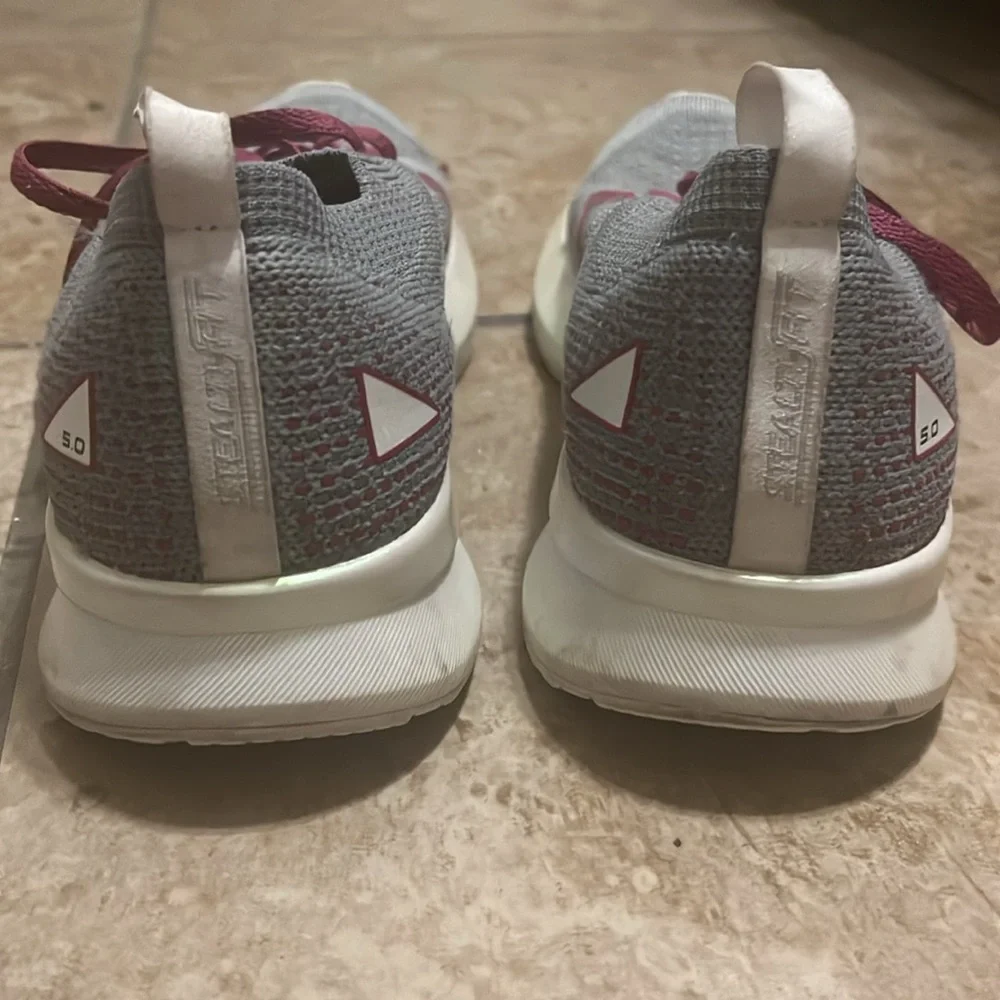 Brooks Levitate 5 Stealth Fit women’s 8.5 - Picture 5 of 9